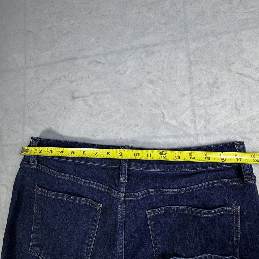 St. John's Bay Straight Leg Jeans Womens Blue Denim Mid Rise Stretch Comfort‎ 16 - Picture 16 of 16